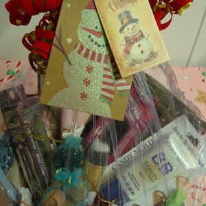 Merry & Matte - 17-Piece Christmas Makeup Gift Basket, Holiday Gifts for Her